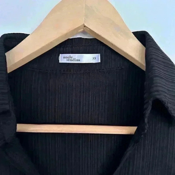 BNWT Uncle Studios Black Shirt with 3/4 Bell Sleeves Size XS - Picture 3 of 7
